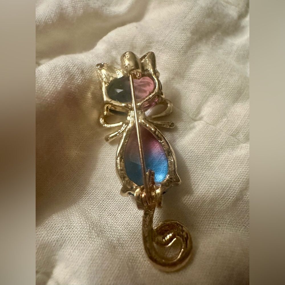 Kitty Cat Elegant Multicolor Crystal Brooch - Picture 6 of 8